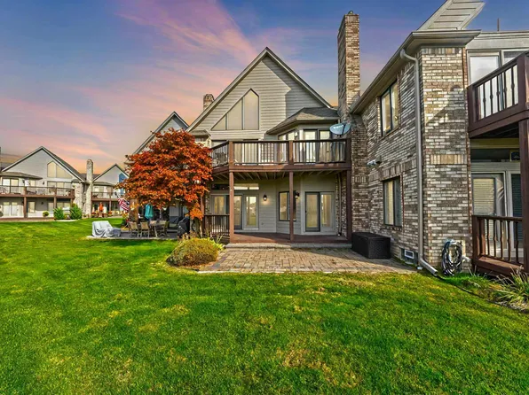 50685 Harbourview Dr, New Baltimore, MI 48047
