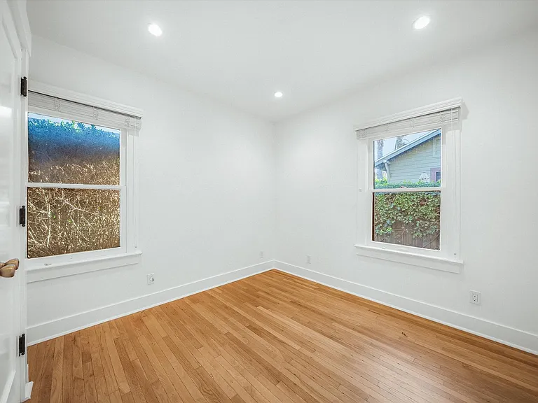617 De La Vina St — Photo 29