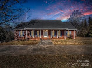 208 S Quail Ln, Forest City, NC 28043