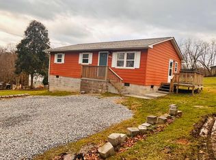 128 3rd St, Fayetteville, WV 25840