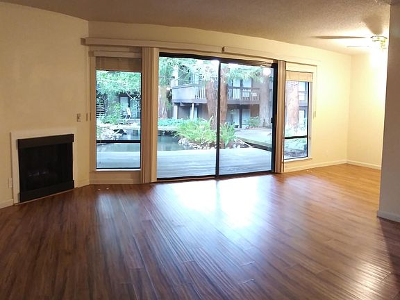 2nd image of 2428 Larkspur Ln