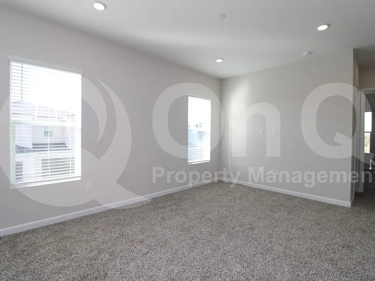 4911 E Village Dr — Photo 11