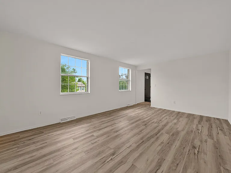 1562 Hedwig Dr — Photo 5