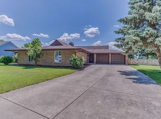 19 Beau Meade Rd, Oswego, IL 60543