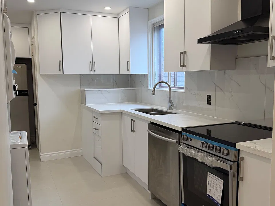 124 Glencrest Blvd #MAIN