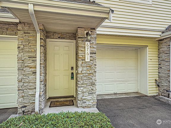 4th image of 6761 SE Cougar Mountain Way