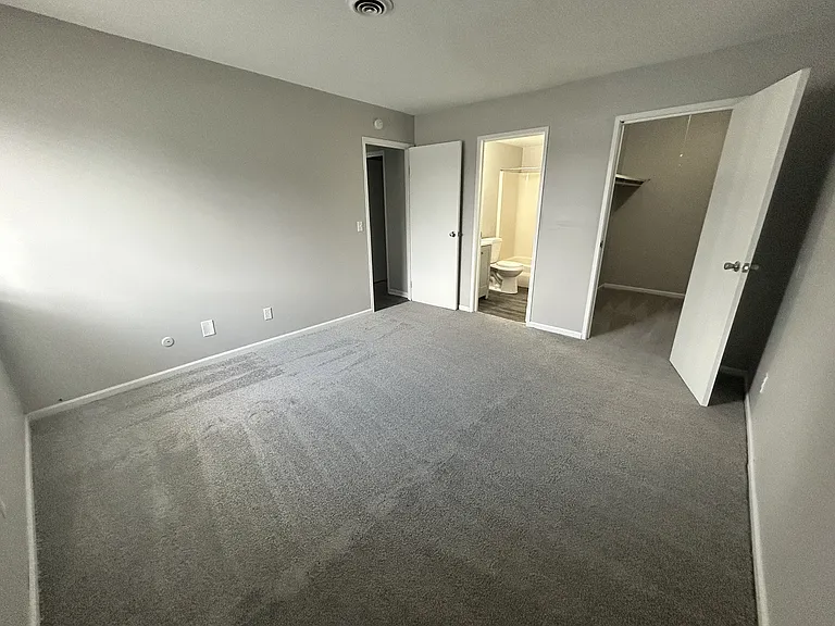 Secor Flats — Photo 48