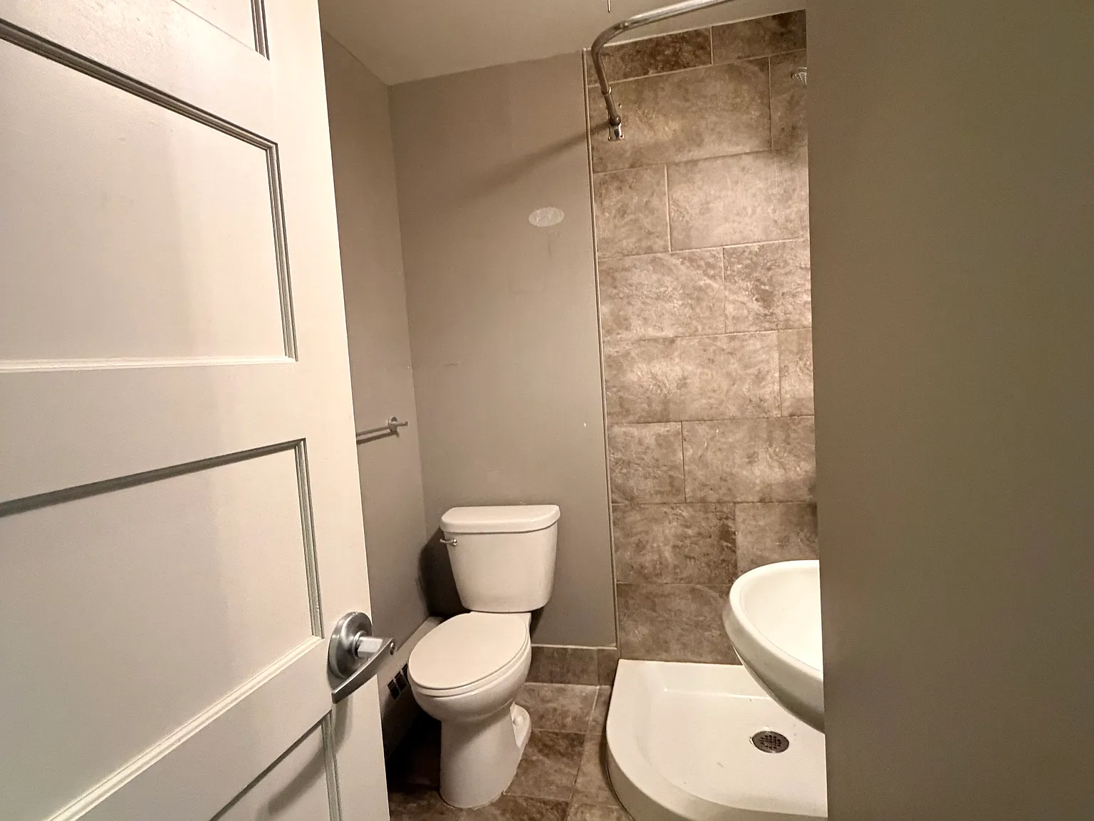 2 bed, 1100 sqft, $1,100 — Photo 2