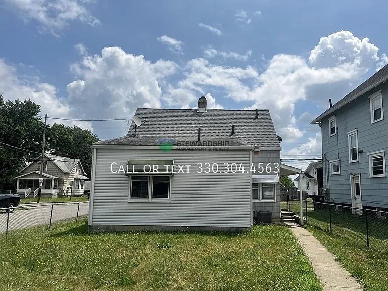 2119 Maple Ave NE — Photo 29