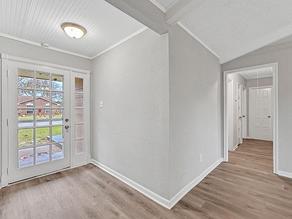 5th image of 1513 Kings Park Dr