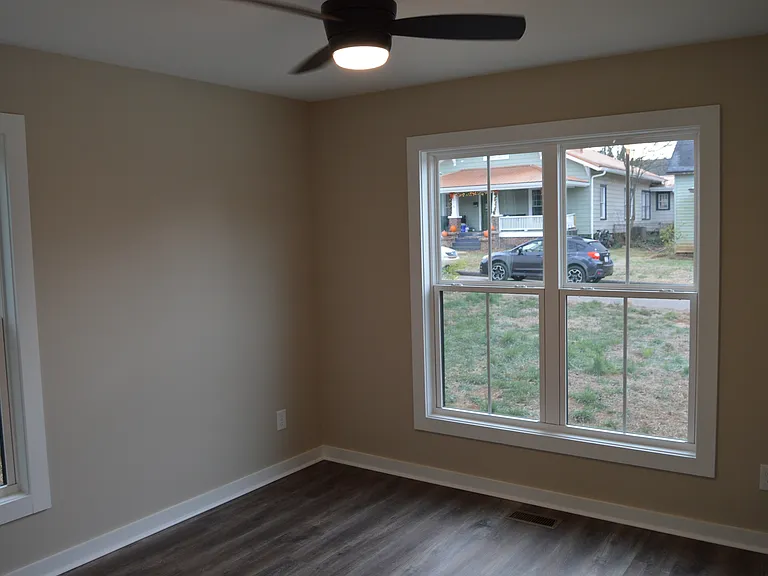 620 W Bell St — Photo 9