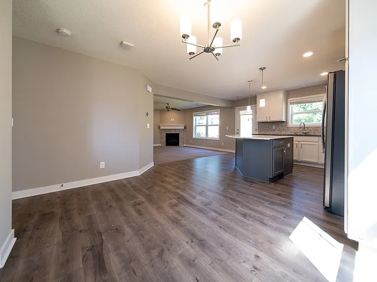 5874 Royalton Rd NE — Photo 7