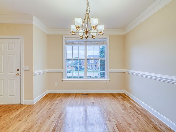 2nd image of 318 Sayre Ln