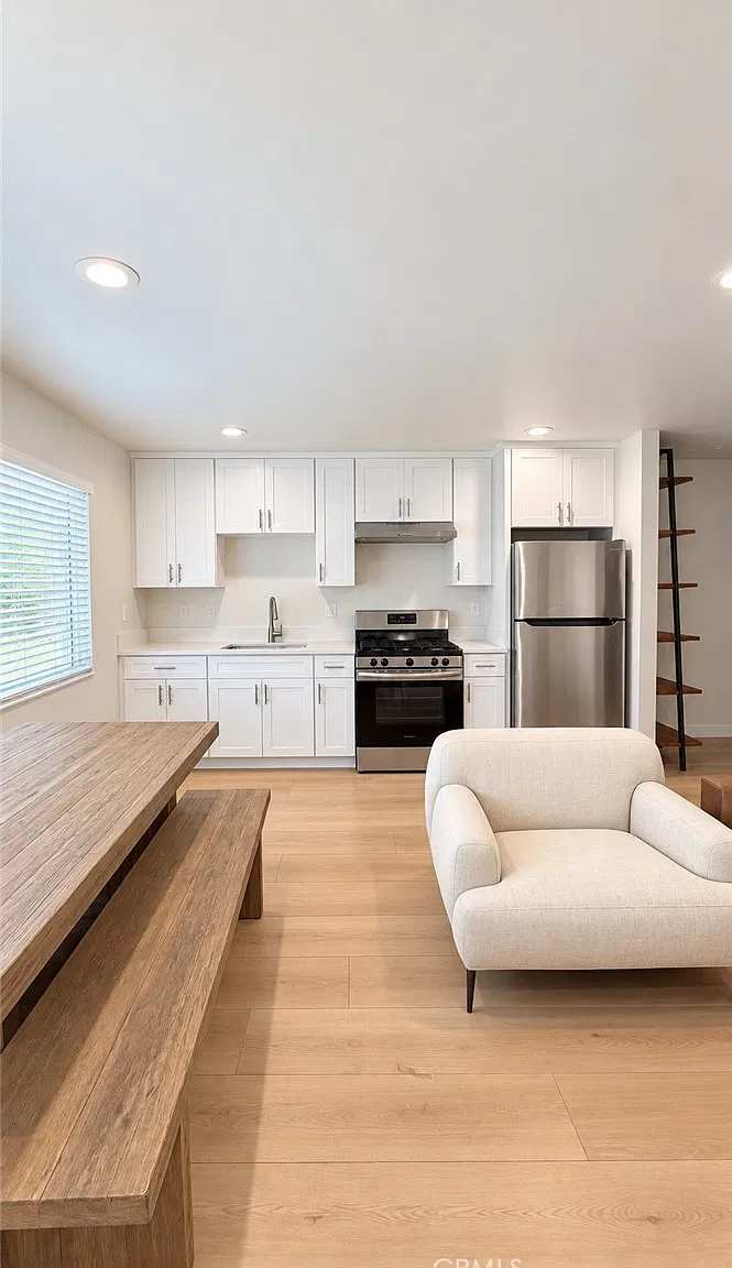 2 bed, 800 sqft, $3,195 — Photo 4