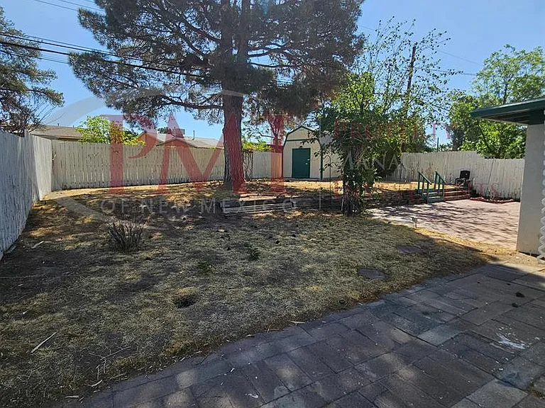 1735 S Locust St — Photo 28
