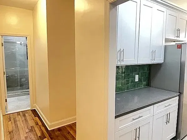 41-41 41st St #1A, Sunnyside, NY 11104