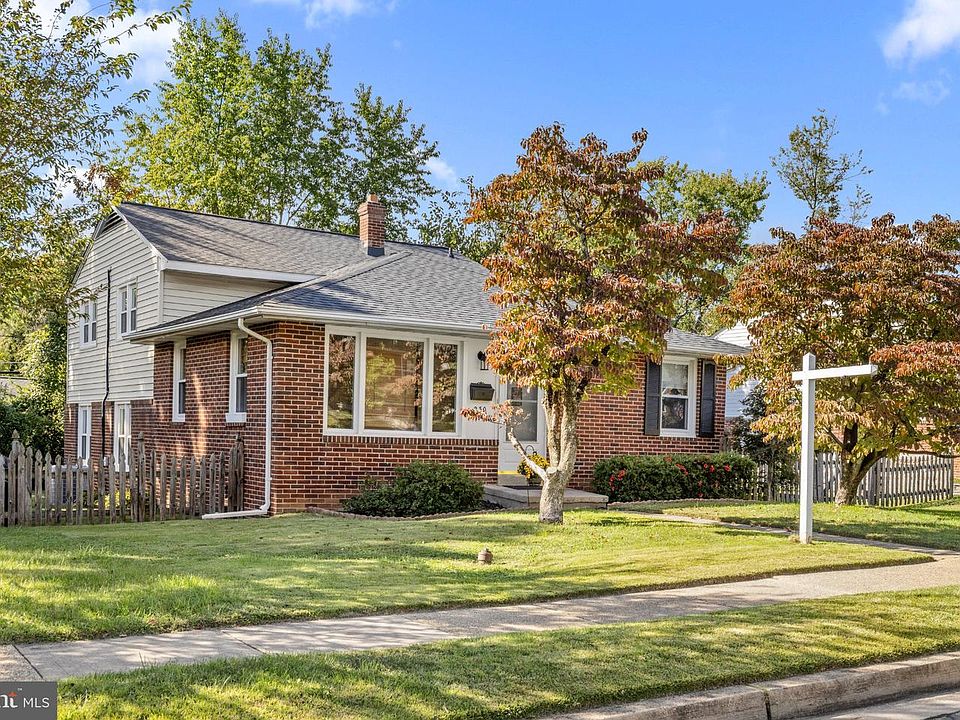 1st image of 230 Rollingbrook Way