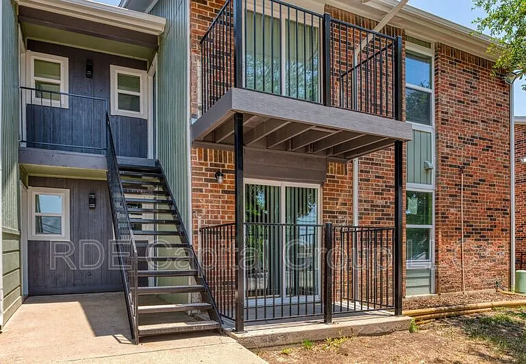 8021 W Elizabeth Ln #115 — Photo 4