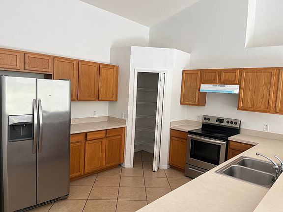 2nd image of 412 Athabasca Ct
