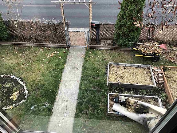 4th image of 1717 E Wellesley Ave