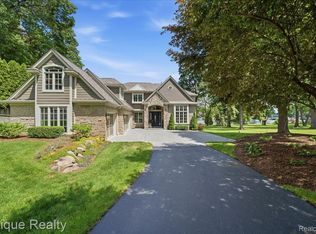 4312 Sashabaw Rd, Waterford, MI 48329