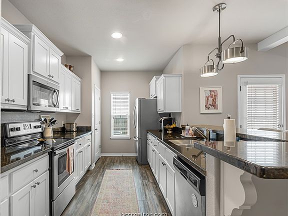 4th image of 3527 Summerway Dr