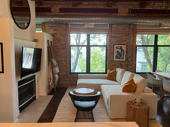 5th image of 2511 W Moffat St APT 203