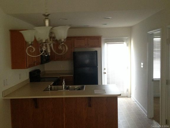 5th image of 1633 Heather Chase Dr #11