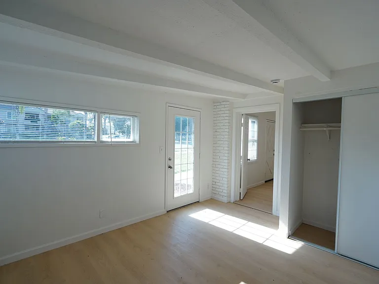 1443 N Riverside Ave — Photo 12