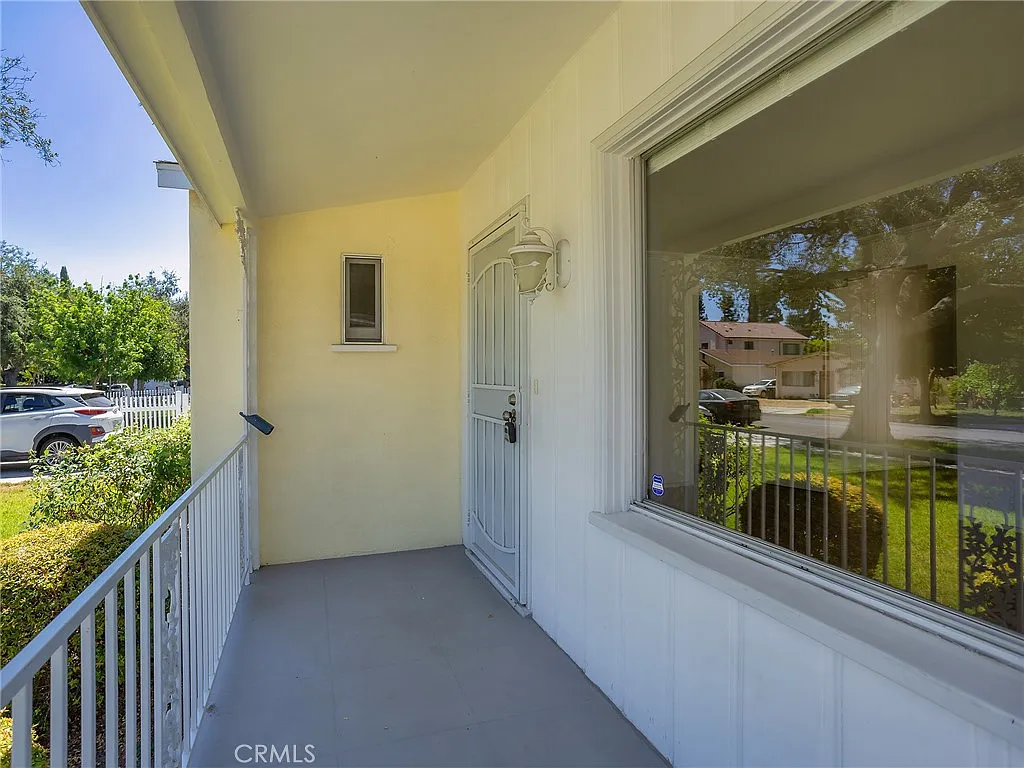 2 bed, 816 sqft, $3,993 — Photo 2