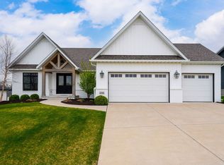4716 Paddington Cir, Bettendorf, IA