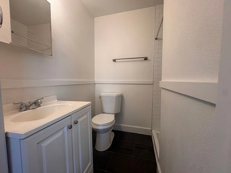 Adams Apartments — Photo 8