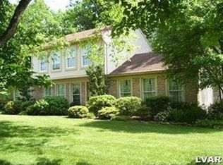 534 Oak Tree Ln, Nazareth, PA 18064