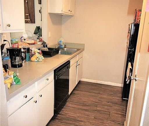 5th image of 3249 S Staples St #1