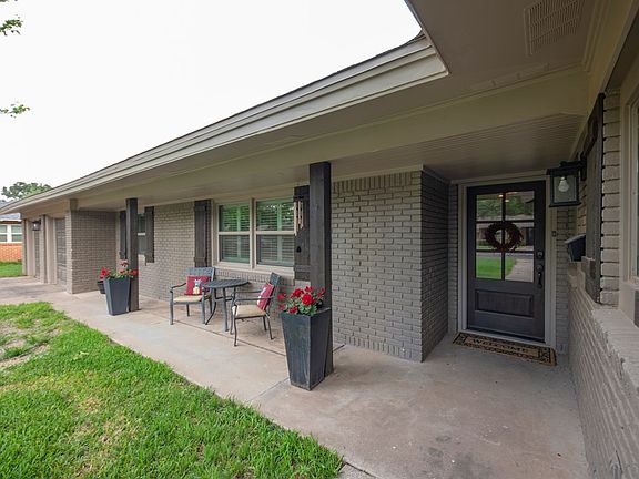 3rd image of 1306 Lawson Ave