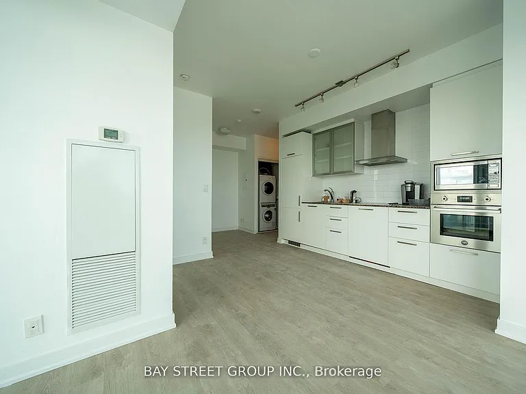 12 York St #5607 — Photo 17