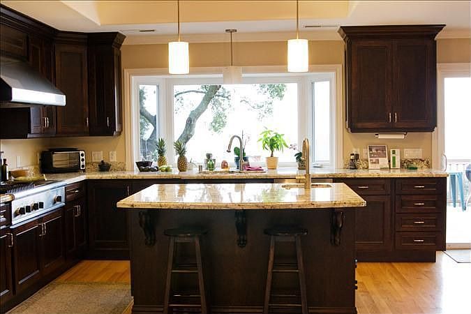 1st image of 327 Lakeview Way