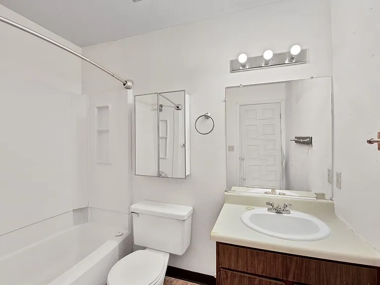 2260 N 13th St. — Photo 33