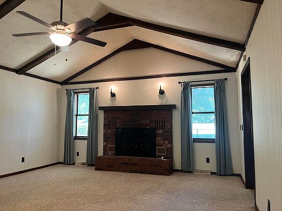 3rd image of 573 E Primrose Lane