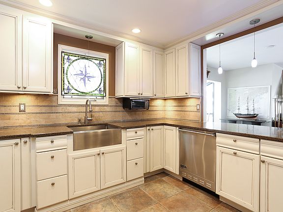 4th image of 123 Harbor Dr APT 102