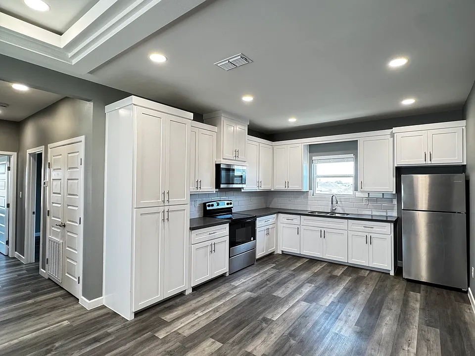 1806 Angelina Dr #2