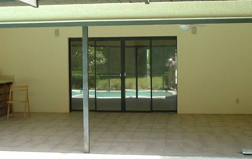 Oversize lanai with pass-through