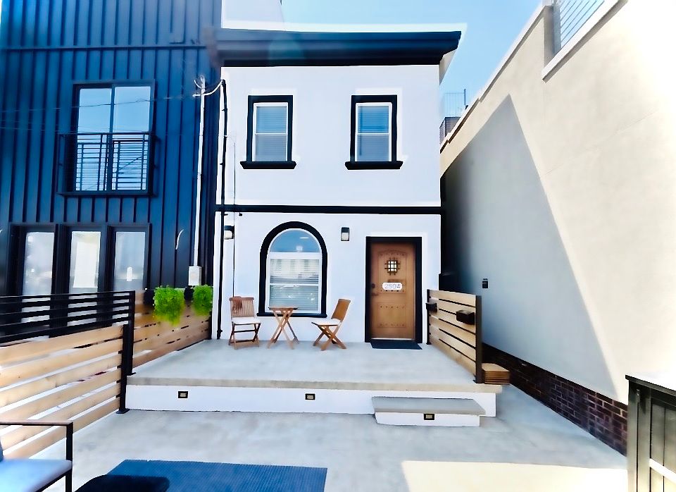 1st image of 2504 E York St #1