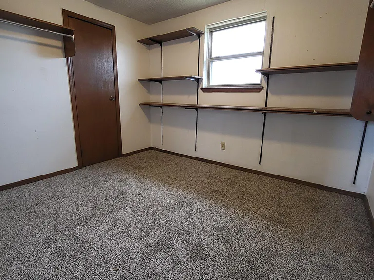 2620 N Brenda Ave — Photo 16