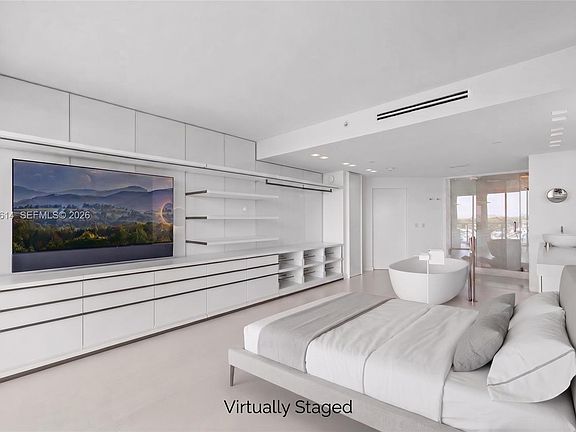 5th image of 10 Venetian Way APT 904