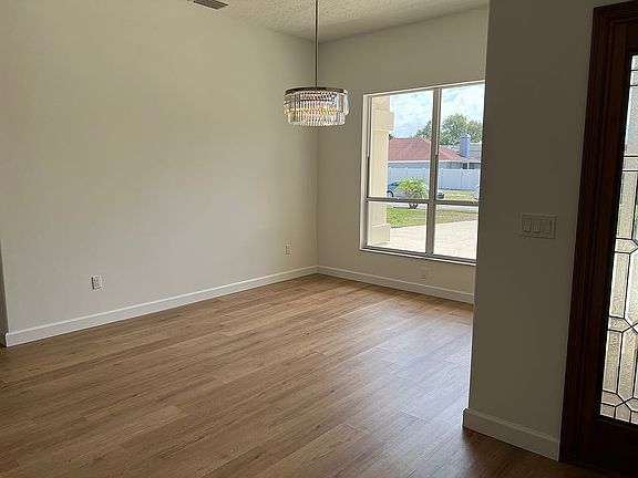 3rd image of 15003 Laurel Cove Cir