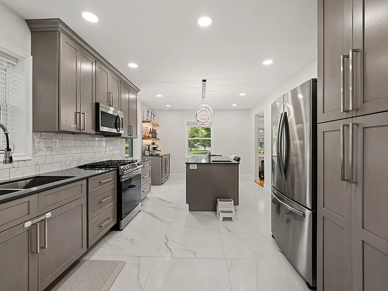 3717 Seven Mile Ln — Photo 12