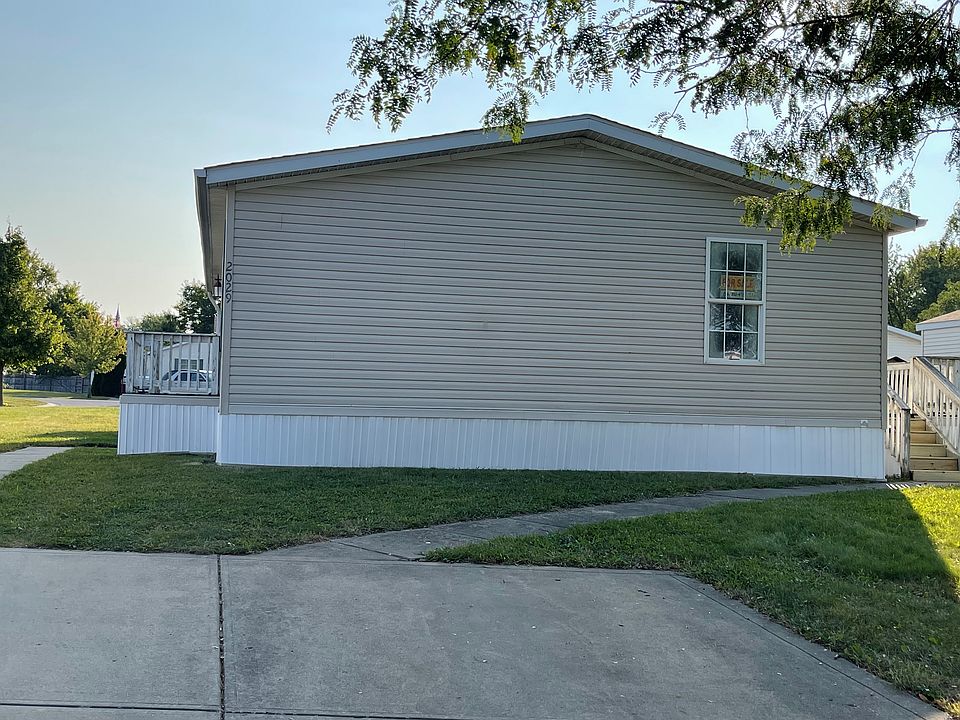 2nd image of 2029 Chloe Ln #199