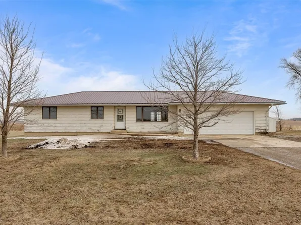 5905 Fairchild Rd, Walker, IA 52352