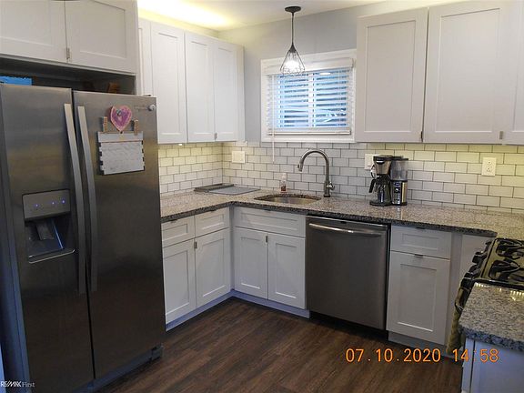 3rd image of 20526 Dubois St